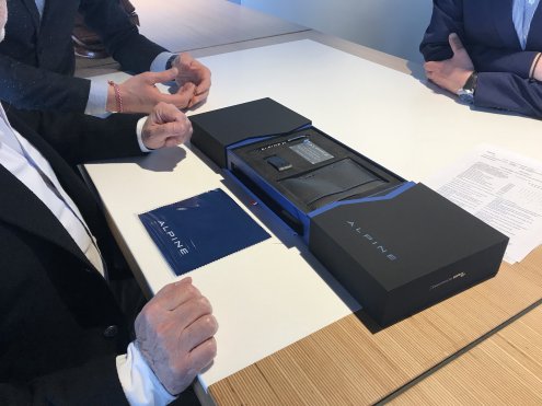 Die Box - Alpine Renault Retail Group